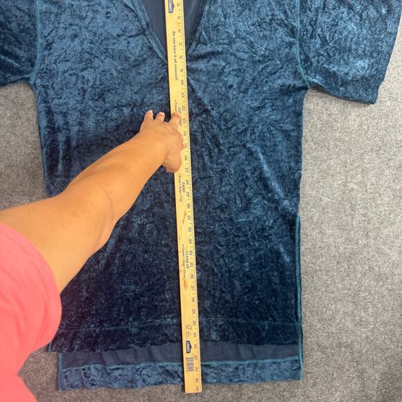 Free People We The Free Jewel Blue Crushed Velvet Oversized V-Neck Tunic XS - Picture 3 of 7